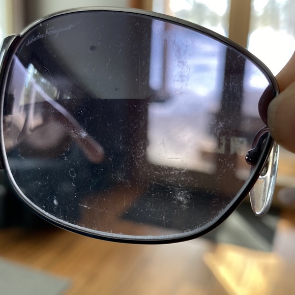 Ladies Salvatore Ferragamo, blinged up sunglasses in light mauve with black lens - Picture 10 of 12